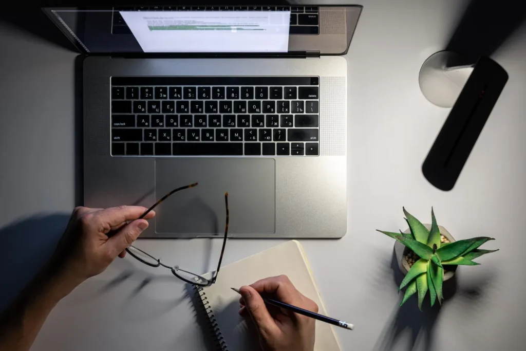 10 najczęstszych błędów w pisaniu z AI (i jak ich unikać) 10 najczestszych bledow w pisaniu z ai i jak ich unikac