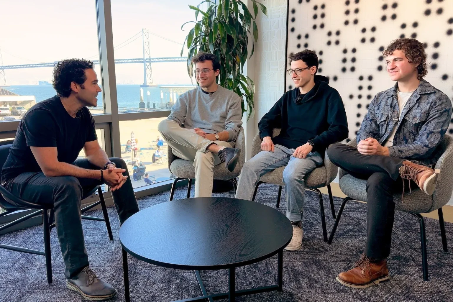 Latające samoloty zamiast ptaków. Nowe laboratorium AI zrywa z dogmatami i zbiera 180 milionów dolarów latajace samoloty zamiast ptakow nowe laboratorium ai zrywa z dogmatami i zbiera 180 milionow dolarow