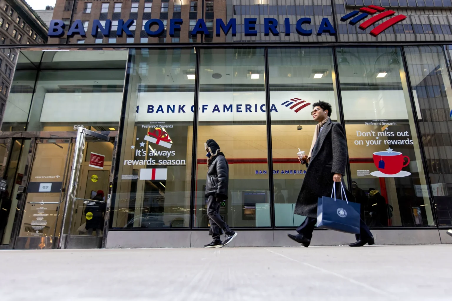 agenci ai wchodza na salony bankowosci bank of america stawia na agentforce