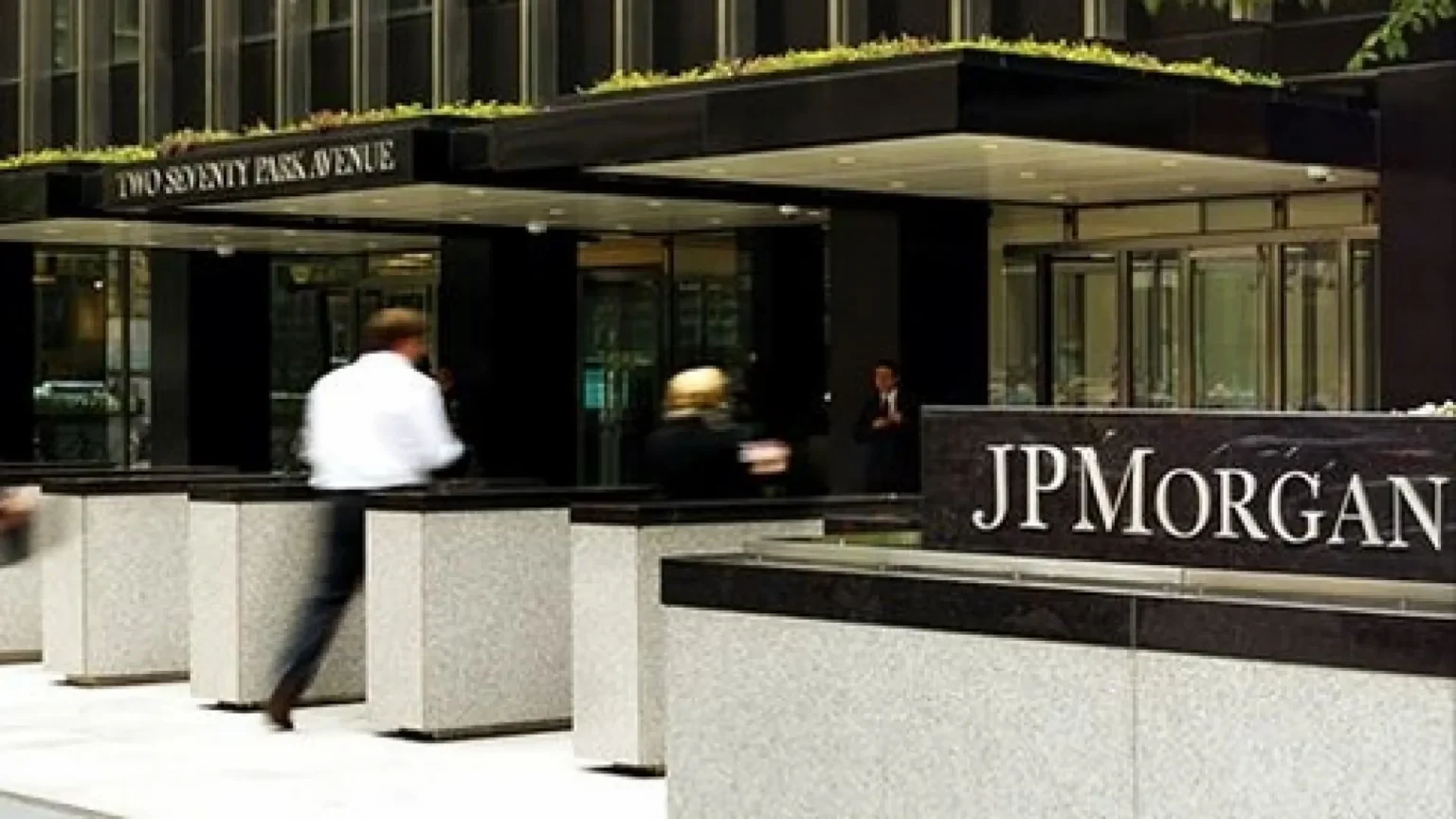 jpmorgan sledzi jak pracownicy korzystaja z ai i to moze zmienic reguly gry w calej branzy