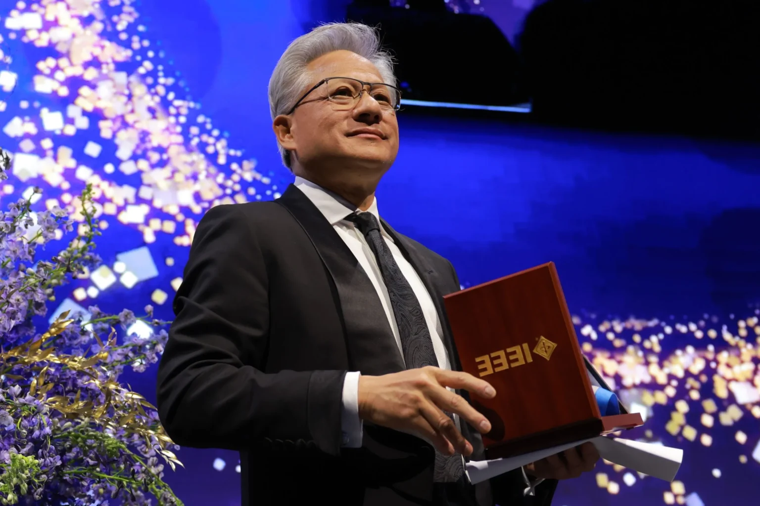 jensen huang odbiera najwyzsze odznaczenie ieee i mowi wprost inzynierowie poprowadza nowa rewolucje przemyslowa