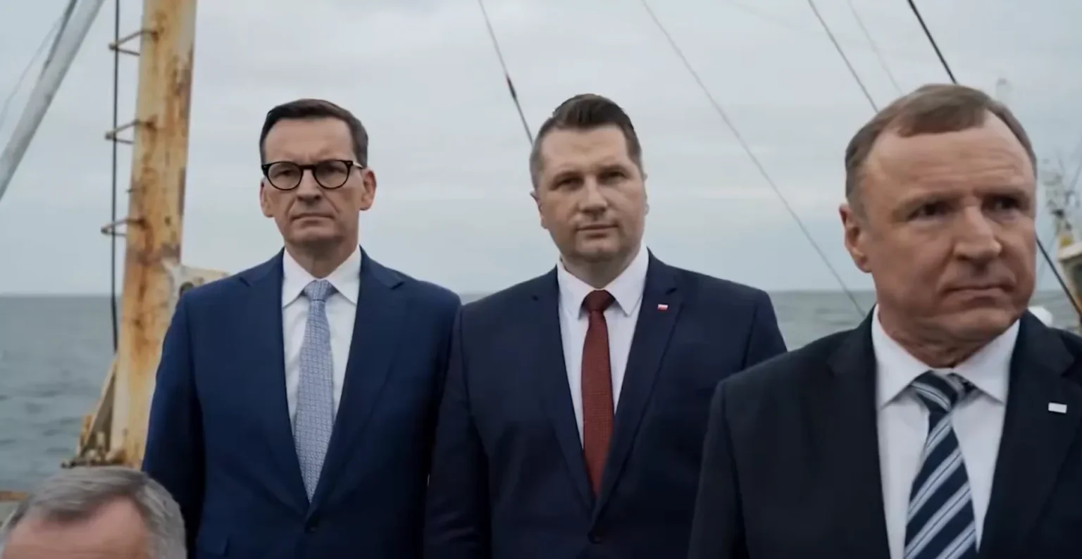 polska polityka wchodzi w ere ai spotsow mentzen kontra pis w wojnie na wideo