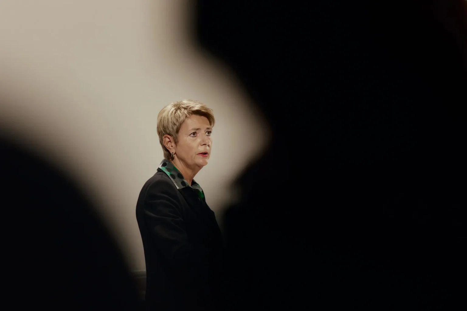 szwajcarska minister finansow pozywa groka czy ai moze stac za aktem znieslawienia