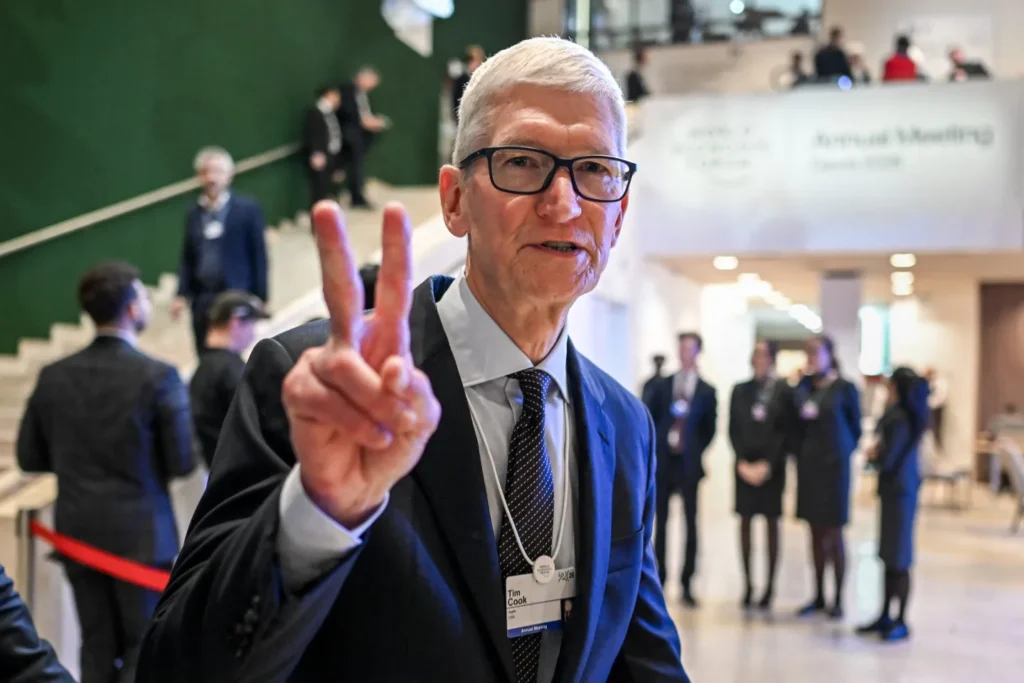 tim cook odchodzi z fotela ceo apple john ternus przejmuje stery cook zostaje jako dyplomata