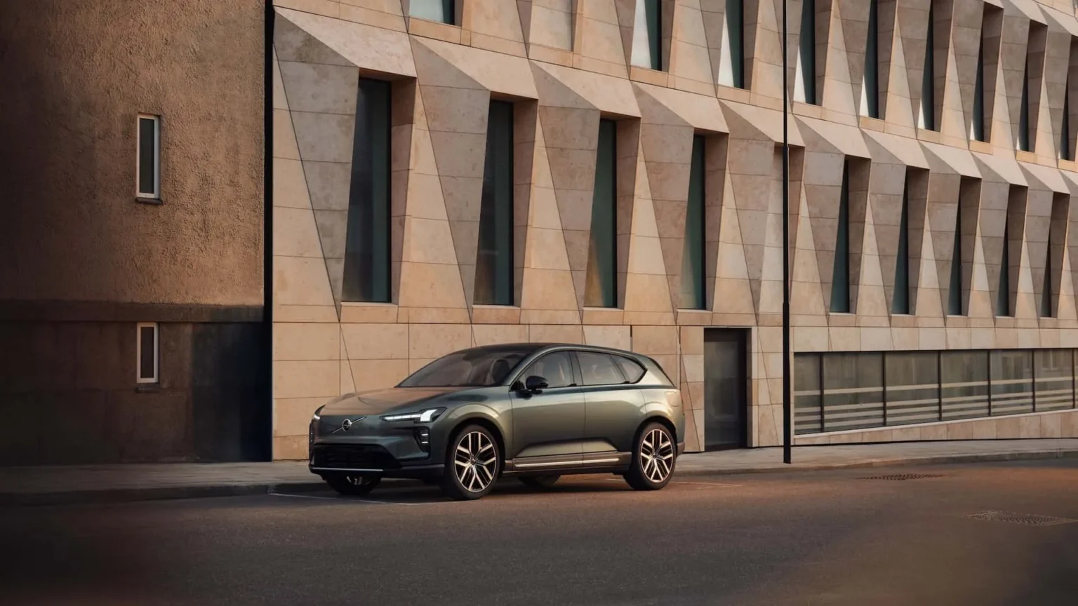 volvo ex60 szwedzki producent przebudowuje samochod od srodka a ai staje sie jego centrum nerwowym