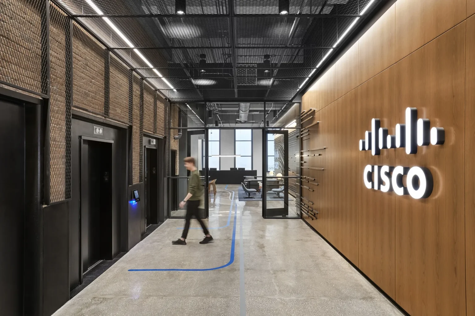 cisco zwalnia 4000 osob akcje bija rekordy oto jak wyglada transformacja przez ai