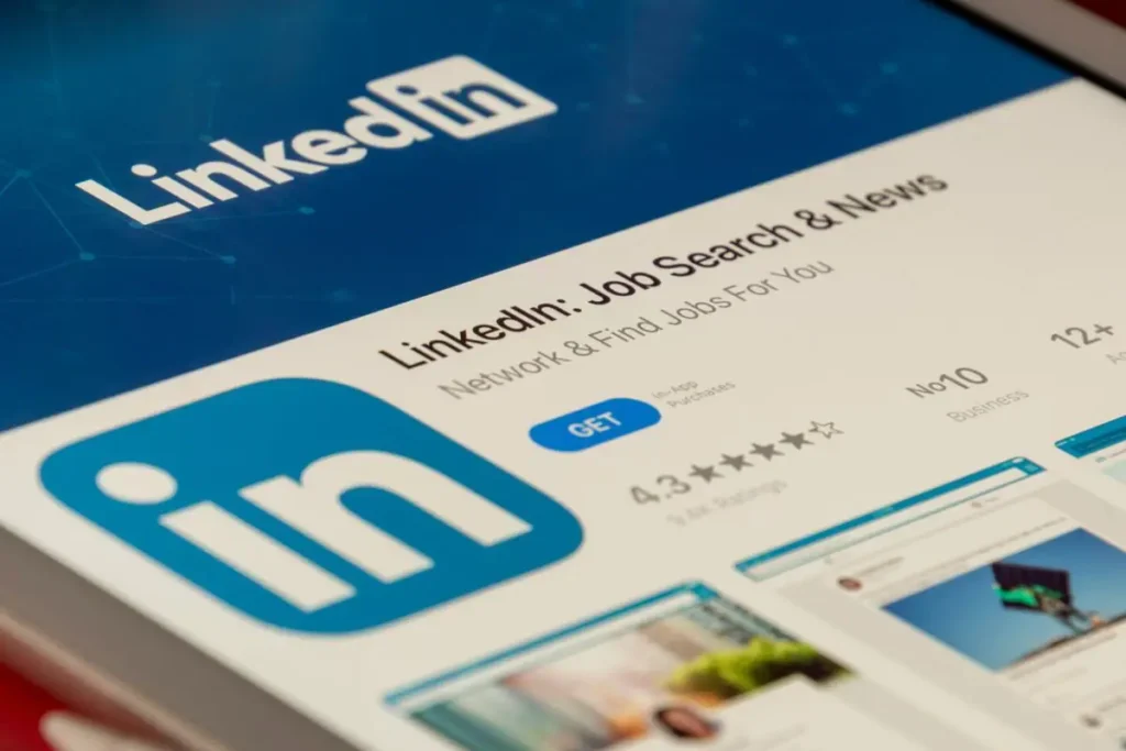 Ktoś wkleił sekretne polecenie do opisu na LinkedIn i boty rekruterskie zaczęły pisać po staroangielsku. „Mój Lordzie” witamy w roku 2026 ktos wkleil sekretne polecenie do opisu na linkedin i boty rekruterskie zaczely pisac po staroangielsku moj lordzie witamy w roku 2026