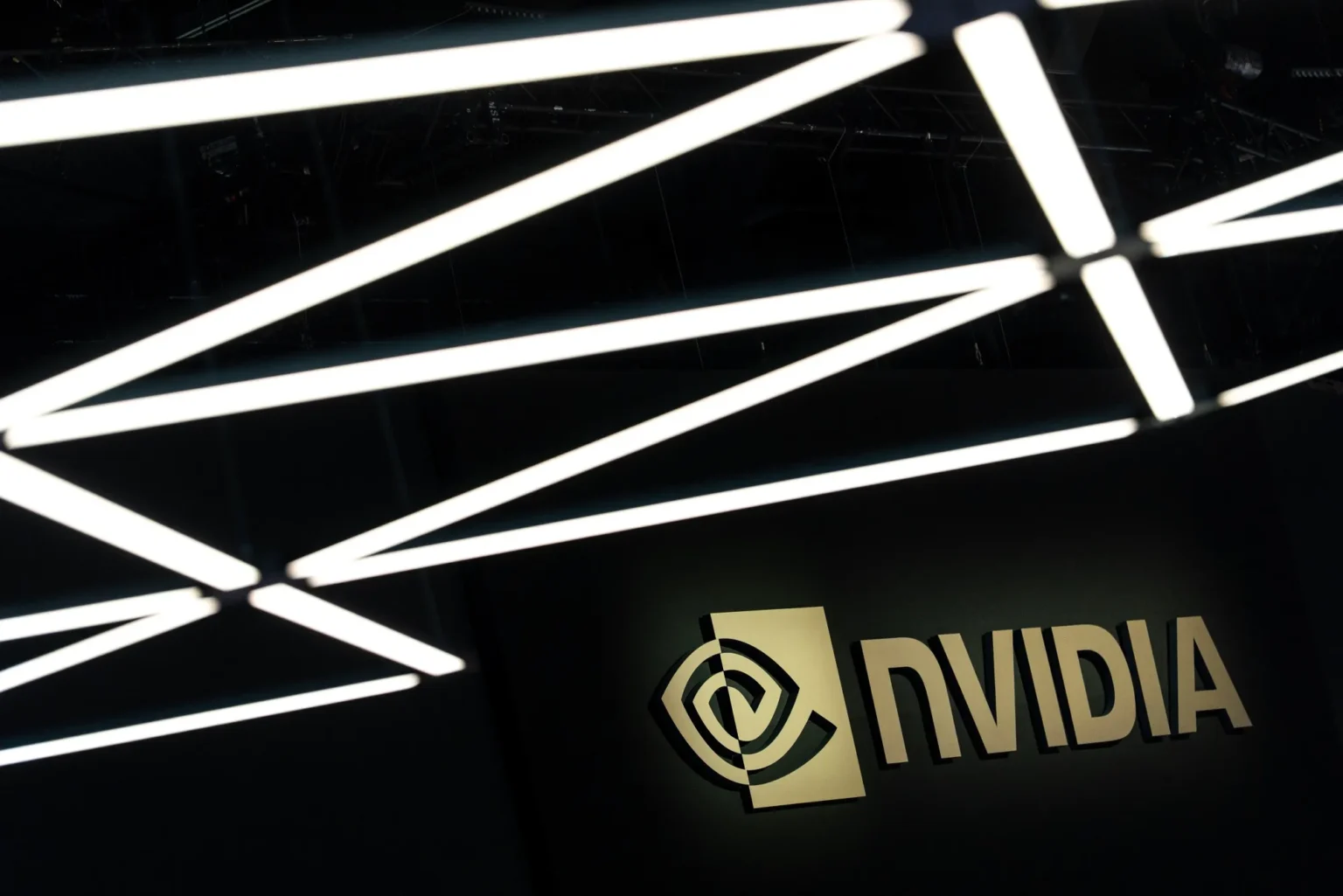 nvidia i corning buduja trzy fabryki dla ai swiatlowody zastapia miedz w centrach danych