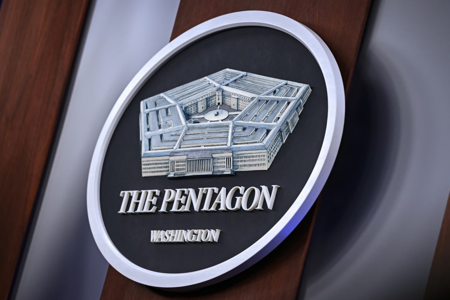 Pentagon stawia na AI: siedem firm podpisuje umowy na dostęp do tajnych sieci wojskowych pentagon stawia na ai siedem firm podpisuje umowy na dostep do tajnych sieci wojskowych