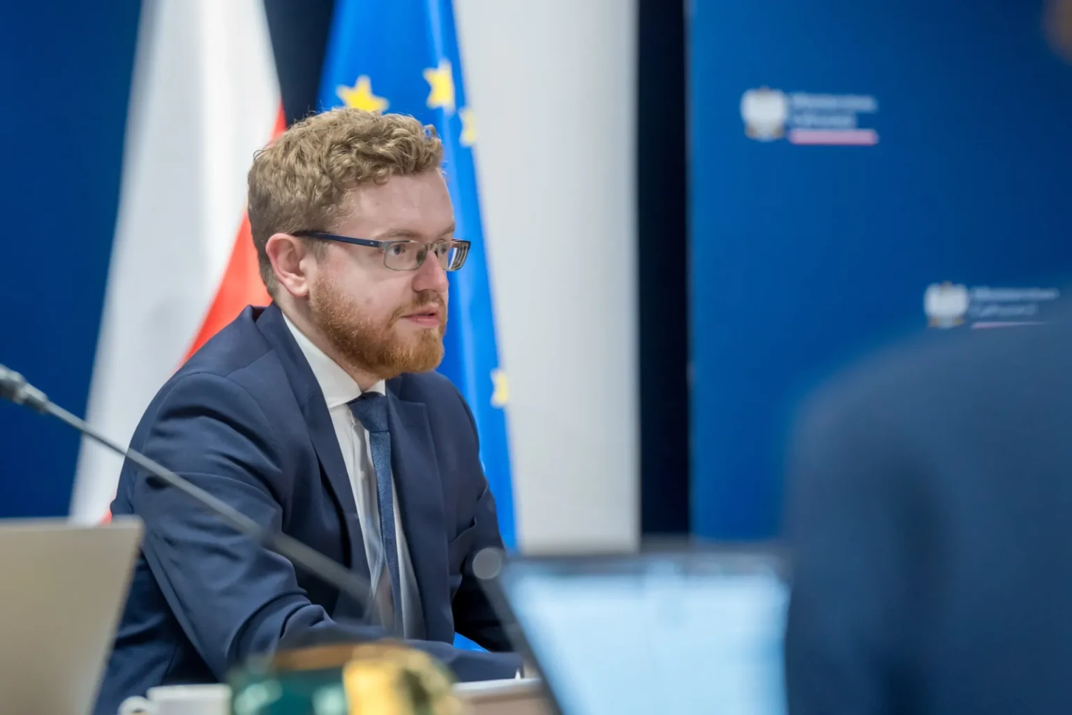 polska nie bedzie czekac na bruksele wiceminister standerski zapowiada wlasne tempo wdrozenia ai