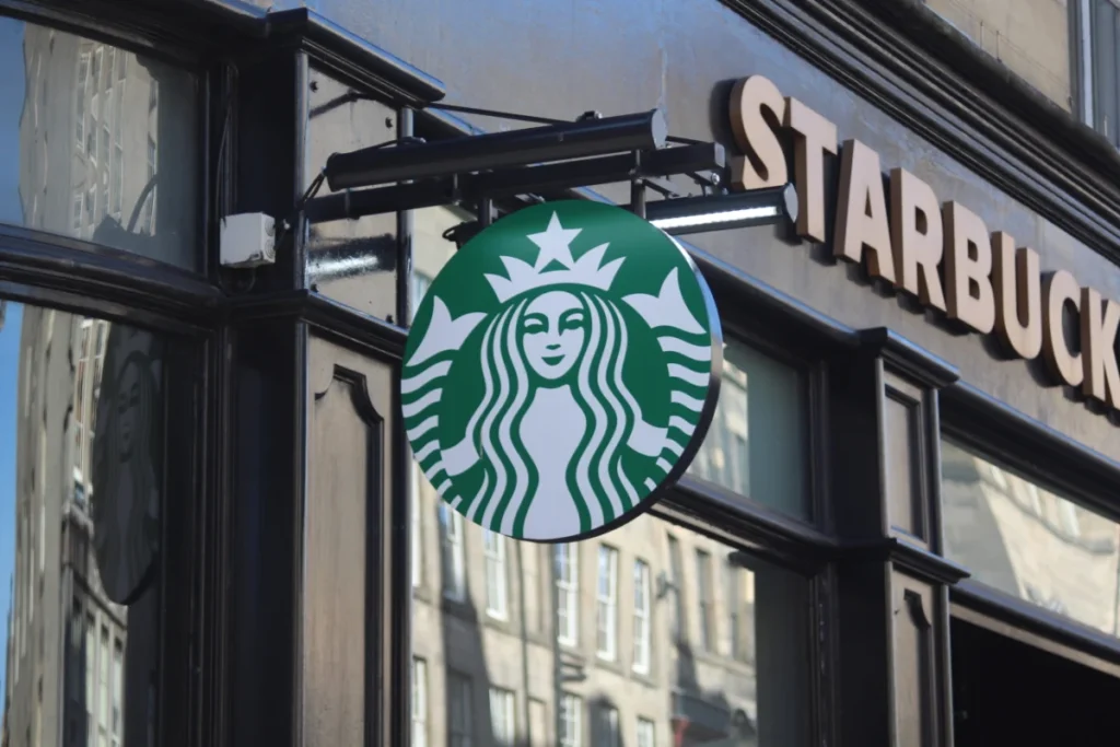 starbucks wycofuje sztuczna inteligencje ze swoich kawiarni co poszlo nie tak