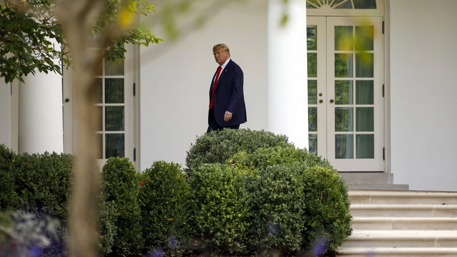 wolta trumpa w sprawie bezpieczenstwa ai co moze pojsc nie tak z testami modeli