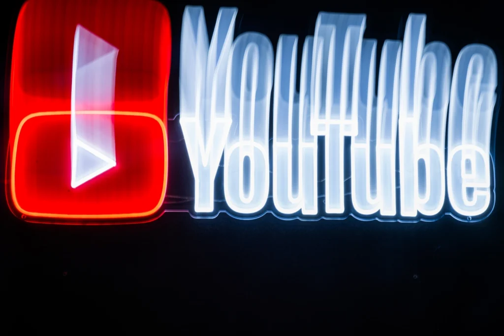 YouTube dla każdego: narzędzie do wykrywania deepfake’ów otwiera się na wszystkich dorosłych użytkowników