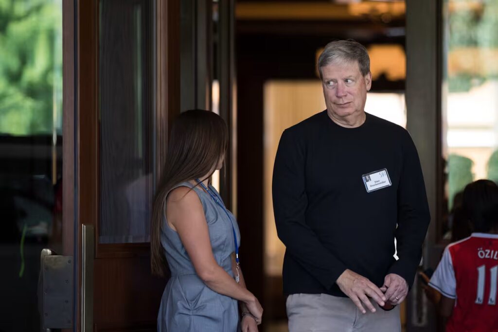 Druckenmiller sprzedał Google. Kupił magazyny i chipy pod AI druckenmiller sprzedal google kupil magazyny i chipy pod ai