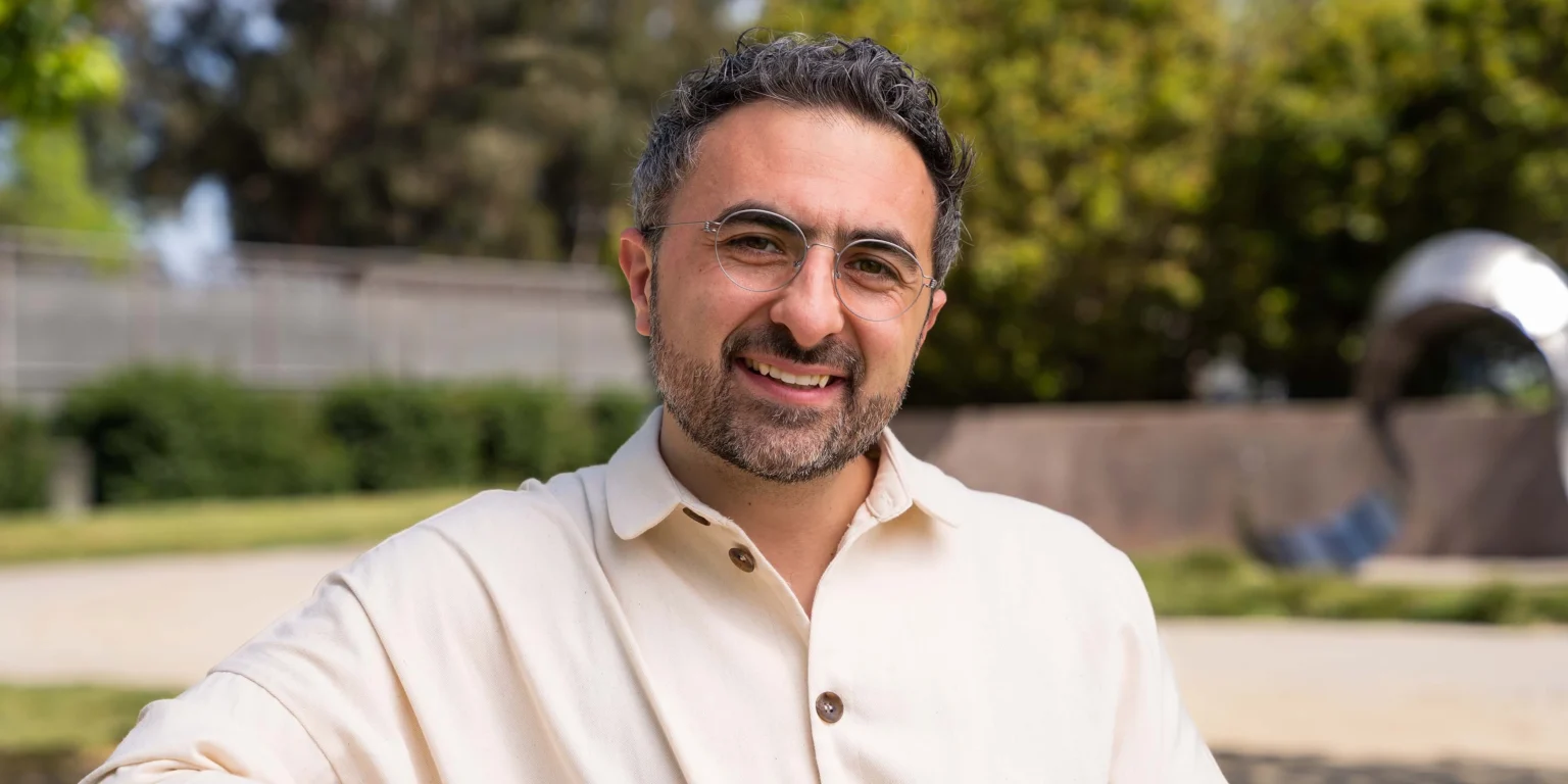 mustafa suleyman mowi ze superinteligencja juz blisko ale tez ze twoja praca jest bezpieczna jak to mozliwe