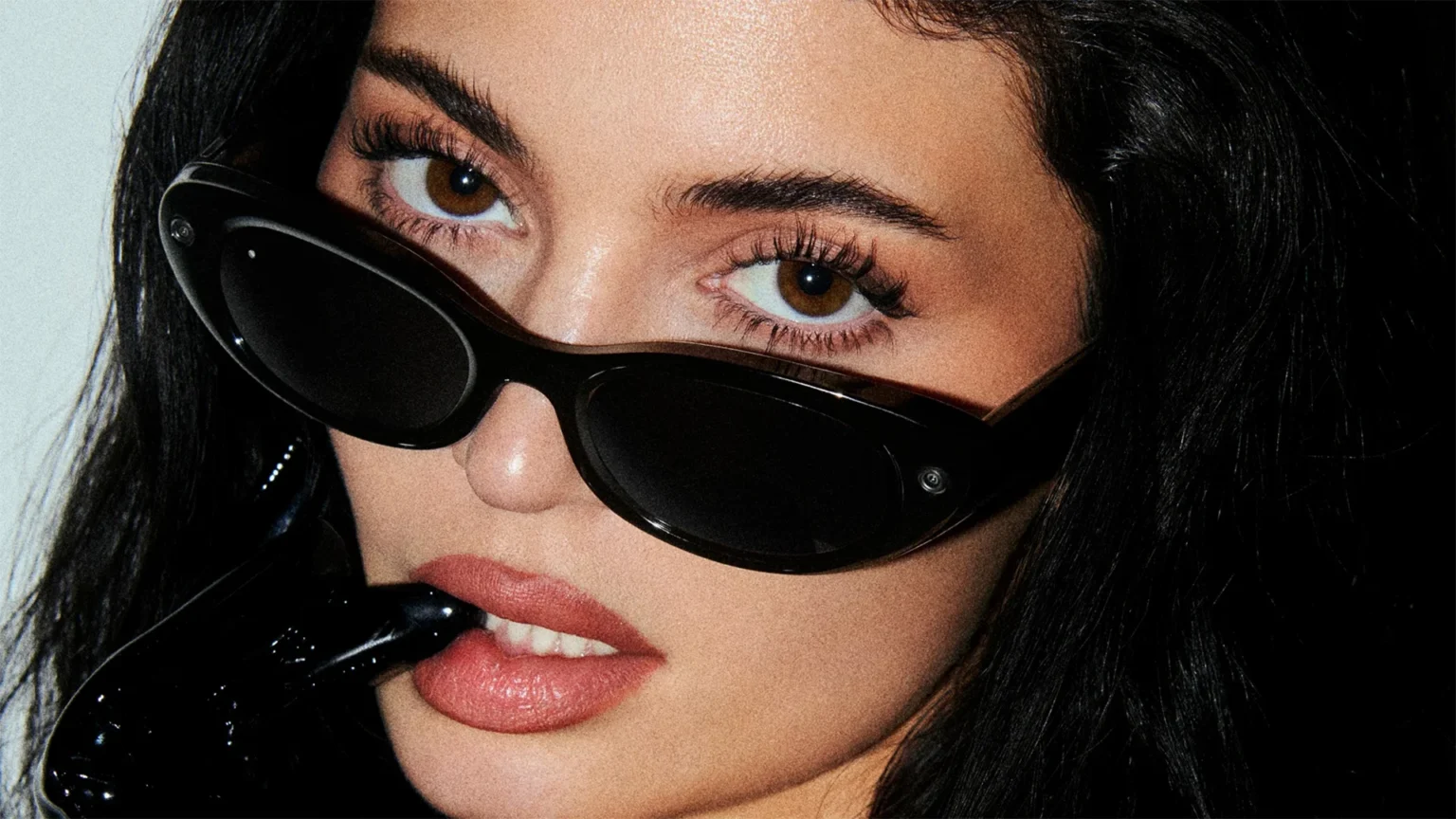 okulary z ai i glosem kylie jenner meta zaczyna nowy rozdzial w modzie technologicznej
