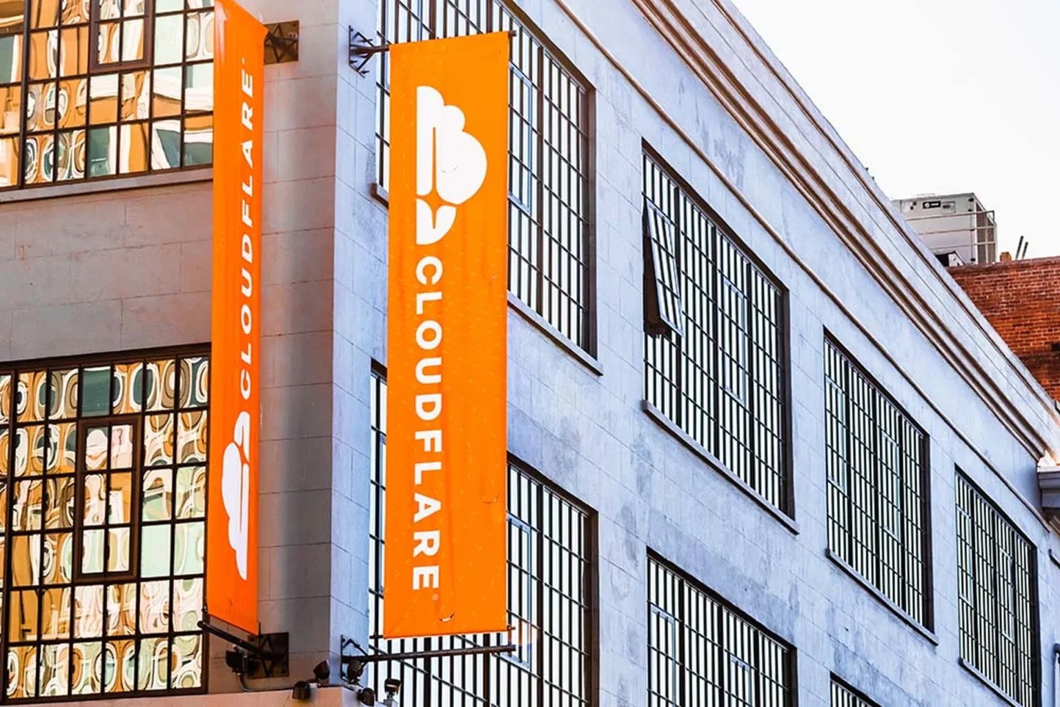 cloudflare stawia ai pod sciana od wrzesnia boty trenujace modele maja placic za kazdy odwiedzony artykul
