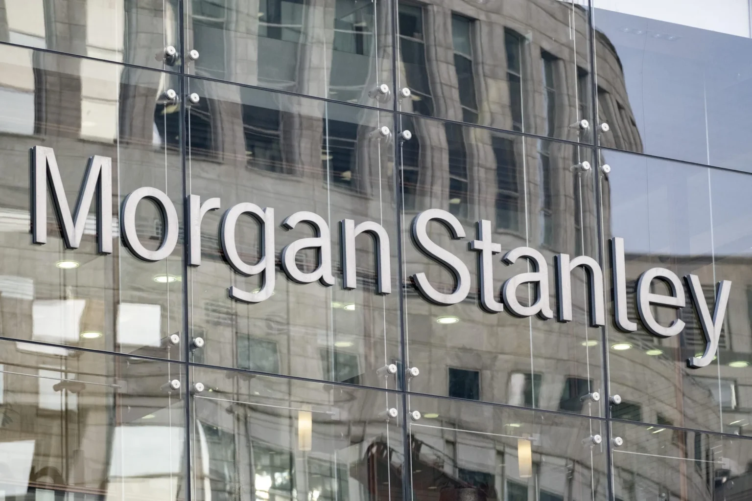 Morgan Stanley: 7 amerykańskich hiperskalerów wyda na AI 20 razy więcej niż cała Europa