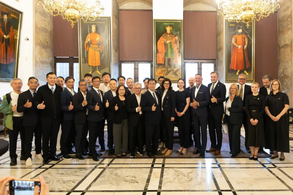 Porozumienie Taiwan-Poland AI Robotics Alliance podpisane w Gdańsku. Burmistrz Tainanu Huang Wei-che dał Pomorzu 40 godzin porozumienie taiwan poland ai robotics alliance podpisane w gdansku burmistrz tainanu huang wei che dal pomorzu 40 godzin