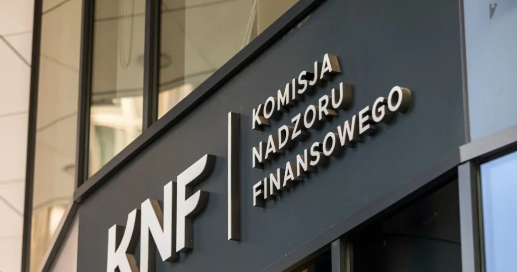 UKNF wydał rekomendacje w sprawie modeli Frontier AI. Polski sektor finansowy ma się przygotować na szybsze cyberataki