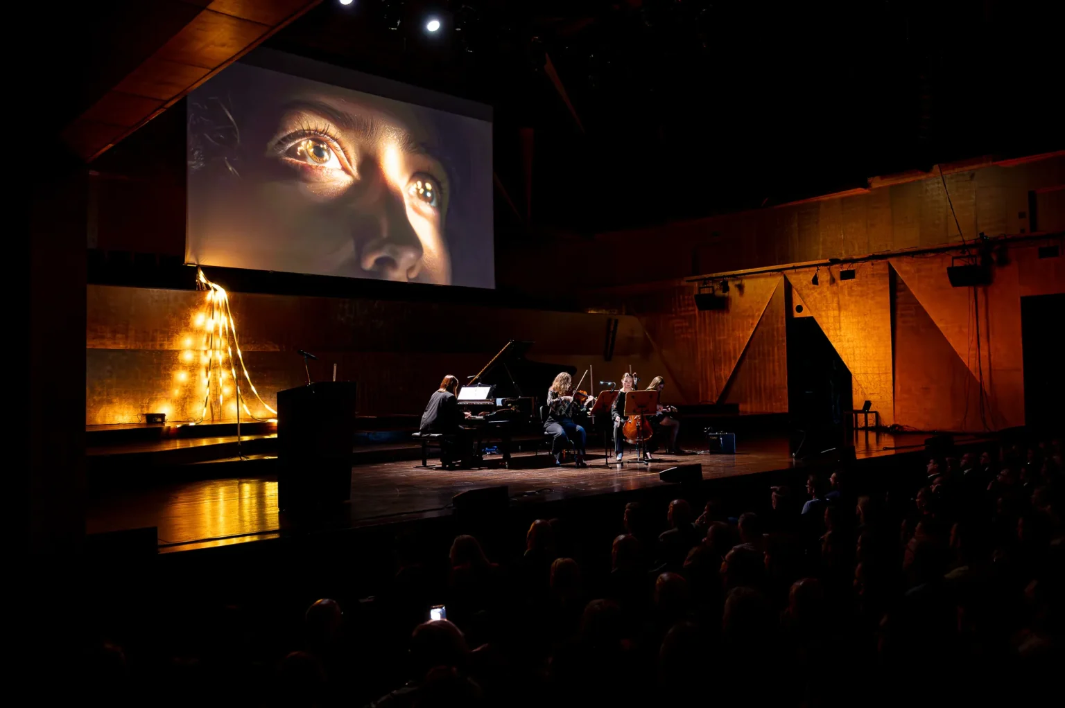 AI-CONNECT 2026 w Filharmonii w Szczecinie: 23 września, dwie sceny, Bielik i komputer z ludzkich neuronów