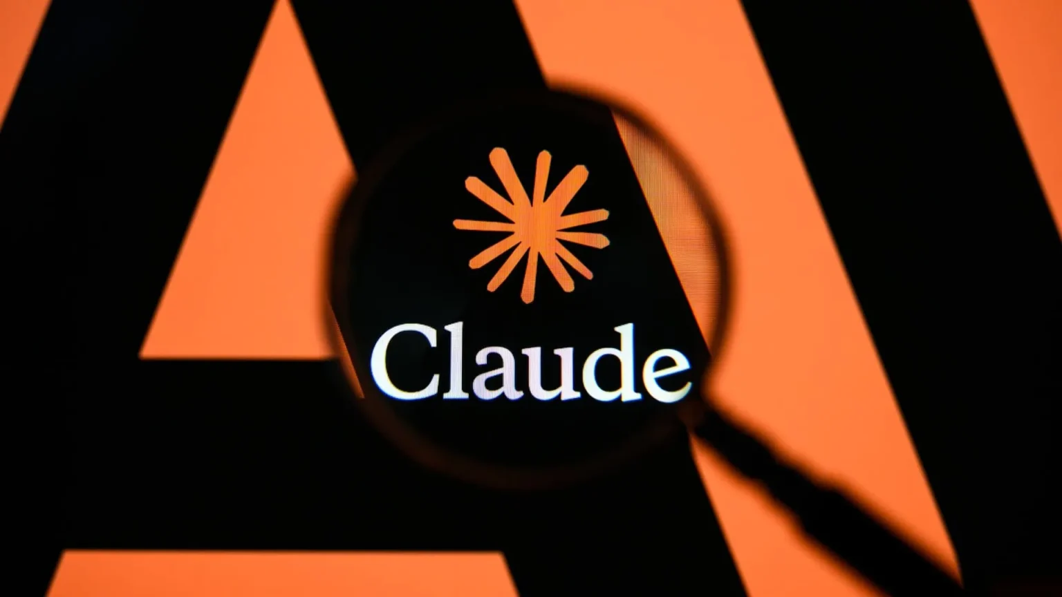 Anthropic wszywa niewidzialny znak wodny w teksty Claude’a. To efekt AI Act Anthropic wszywa niewidzialny znak wodny w teksty Claude’a. To efekt AI Act