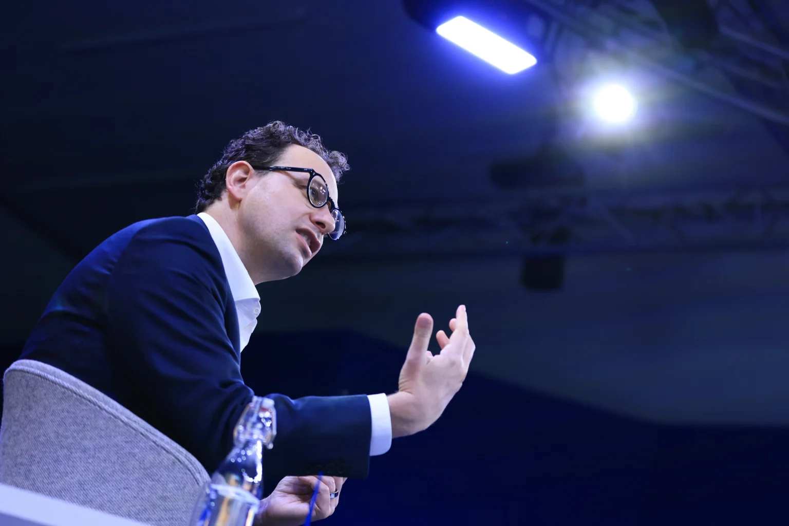 Anthropic z przychodami w tempie 65 miliardów dolarów rocznie. Claude wyprzedza OpenAI tuż przed debiutem giełdowym Anthropic z przychodami w tempie 65 miliardów dolarów rocznie. Claude wyprzedza OpenAI tuż przed debiutem giełdowym