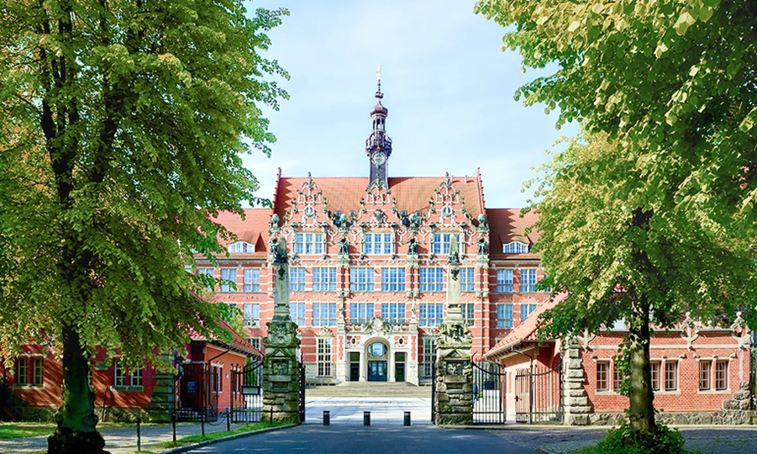 Sympozjum AI PSSI/AI Bay 2026 na Politechnice Gdańskiej: 100 miejsc, 24 i 25 września, wykłady Stana Matwina i Emily Black