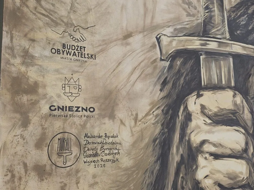 Chrobry trzyma miecz za ostrze. Ukończony mural w Gnieźnie na nowo rozpala spór o sztuczną inteligencję 10 Chrobry trzyma miecz za ostrze. Ukończony mural w Gnieźnie na nowo rozpala spór o sztuczną inteligencję
