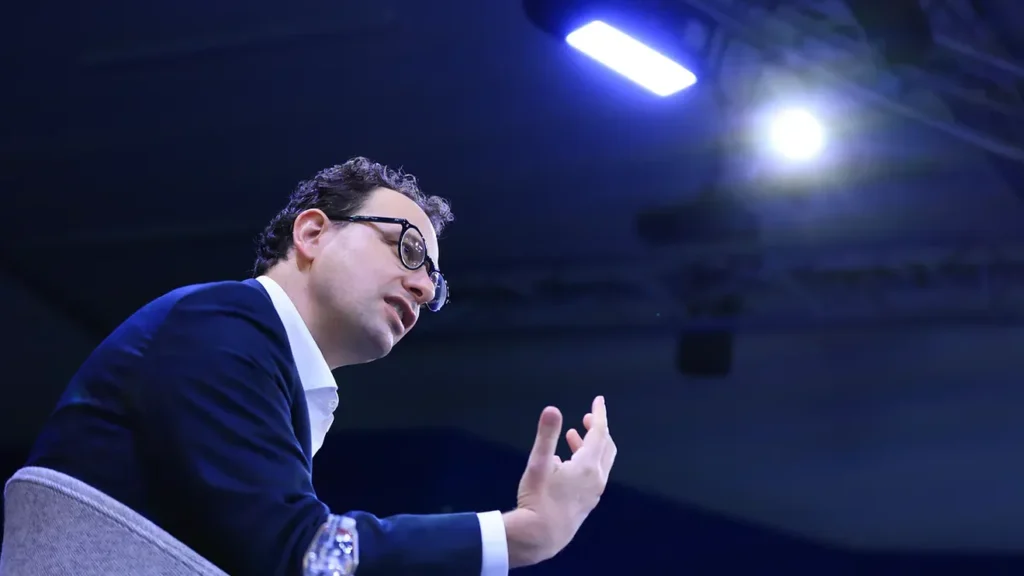 Dario Amodei wzywa branżę AI do spowolnienia. Anthropic da zewnętrznym audytorom dostęp na prawach pracownika