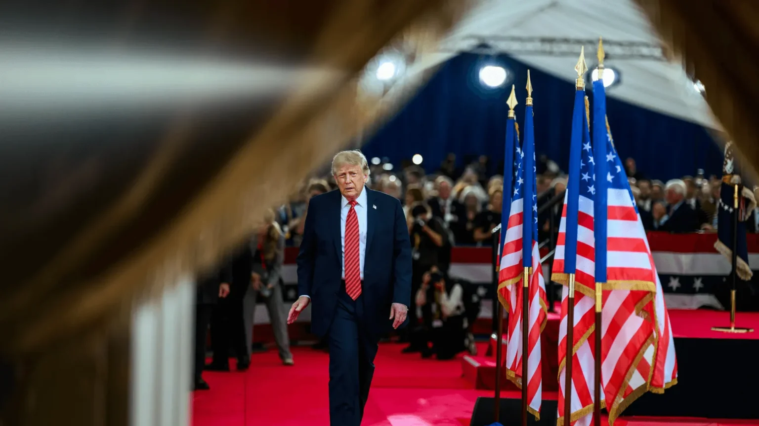 Donald Trump tworzy „AI Force” i szuka „cara AI”. Regulator branży wzorowany na FINRA upadł po telefonach Zuckerberga, Muska i Huanga