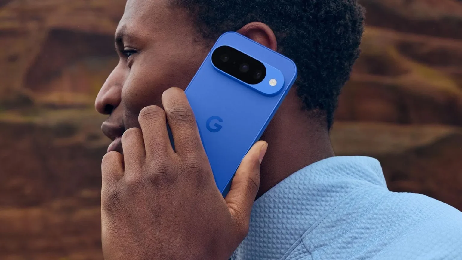 Gemini sam zadzwoni do restauracji i fryzjera. Google testuje funkcję Call for Me na Pixelach 11