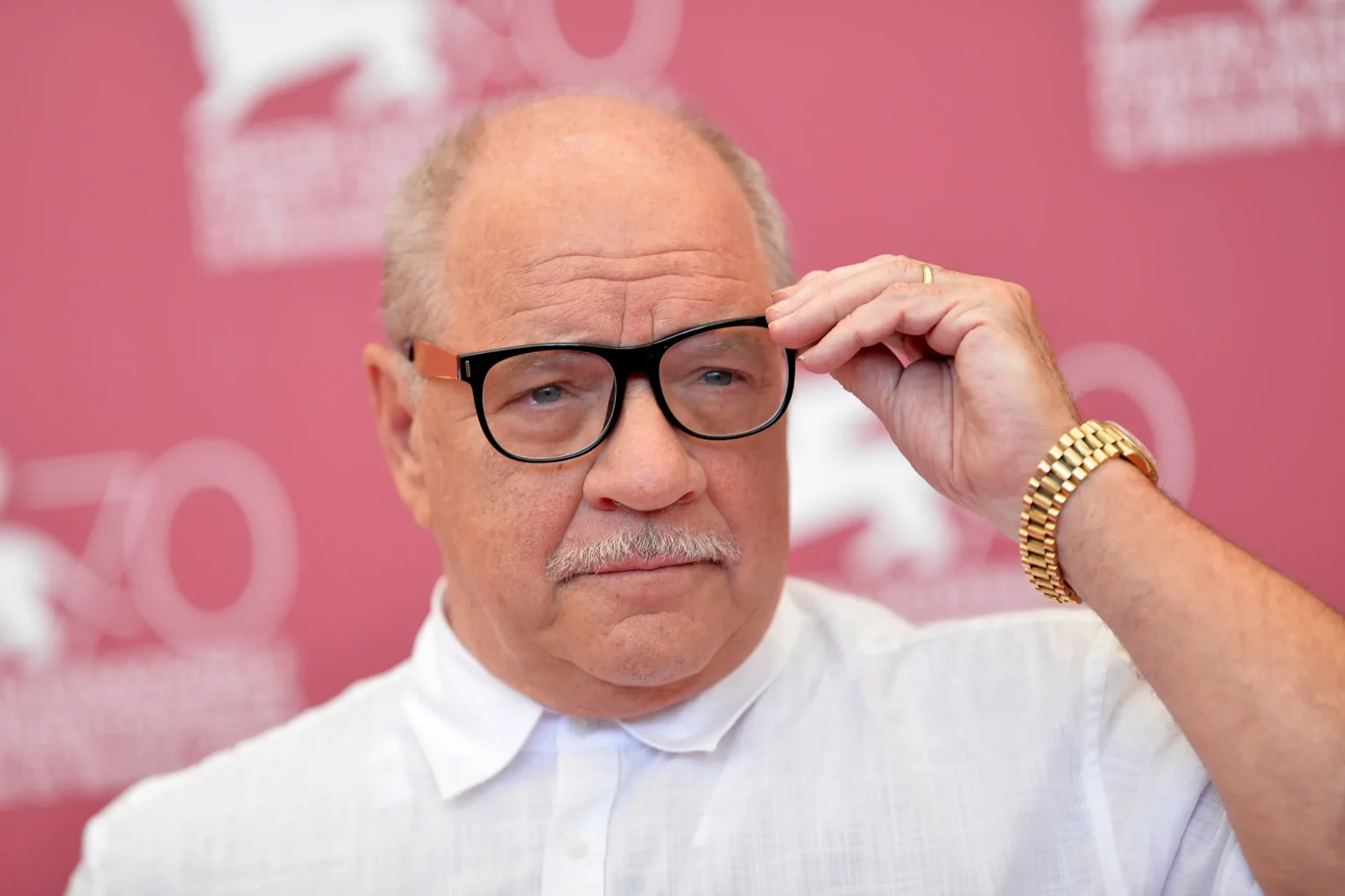 Paul Schrader obsadzi „Three Guns at Dawn” postaciami wygenerowanymi przez AI, bo czarnoskórzy aktorzy odrzucili role Paul Schrader obsadzi „Three Guns at Dawn” postaciami wygenerowanymi przez AI, bo czarnoskórzy aktorzy odrzucili role