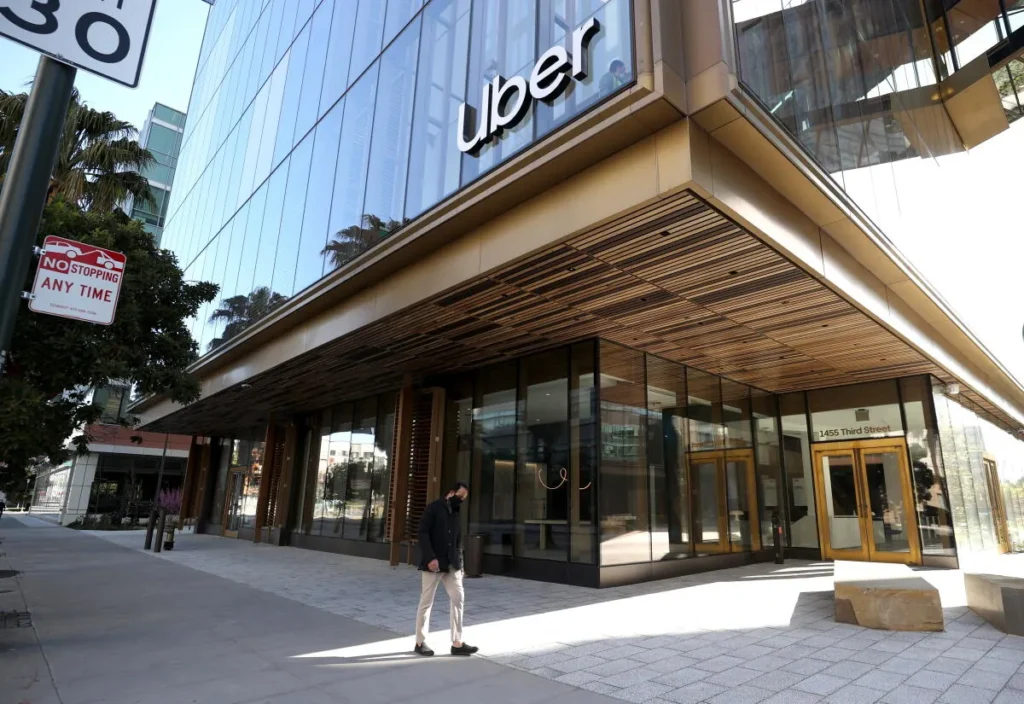 Uber pozwany w Amsterdamie przez 241 tys. kierowców. Pozew obejmuje także Polskę