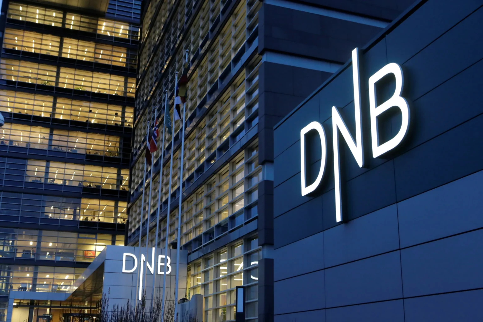 Agenci AI przejmują pracę w DNB. Największy bank Norwegii zlikwiduje 400 etatów w IT