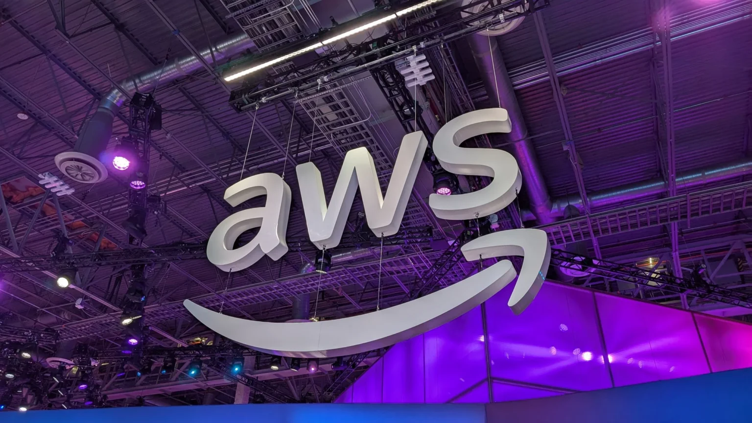 Andy Jassy: AWS sprzedał już prawie całą moc obliczeniową na 2027 rok i sporą część 2028