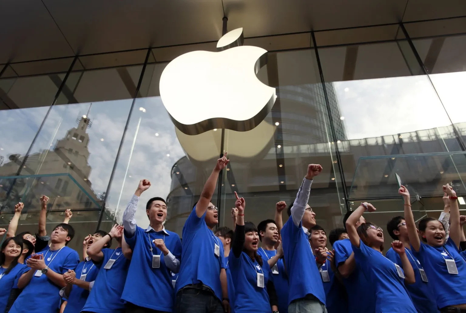 Apple odłożył plan zwolnienia 5000 doradców AppleCare. Asystent AI już odbiera telefony na infolinii