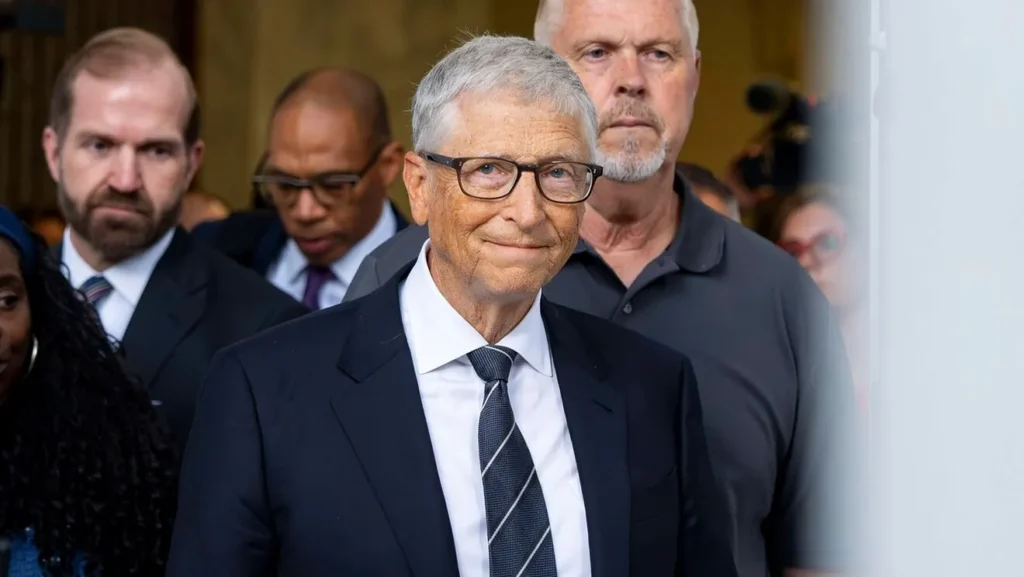 Bill Gates daje ludzkości 20 lat burzliwego przejścia. Najpierw AI przejmie biura, potem roboty wejdą na budowy