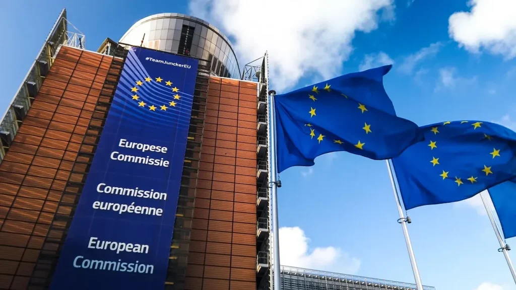 Bruksela przestaje gonić OpenAI. Komisja Europejska stawia na wdrażanie AI, a Mistral ostrzega przed błędem strategicznym