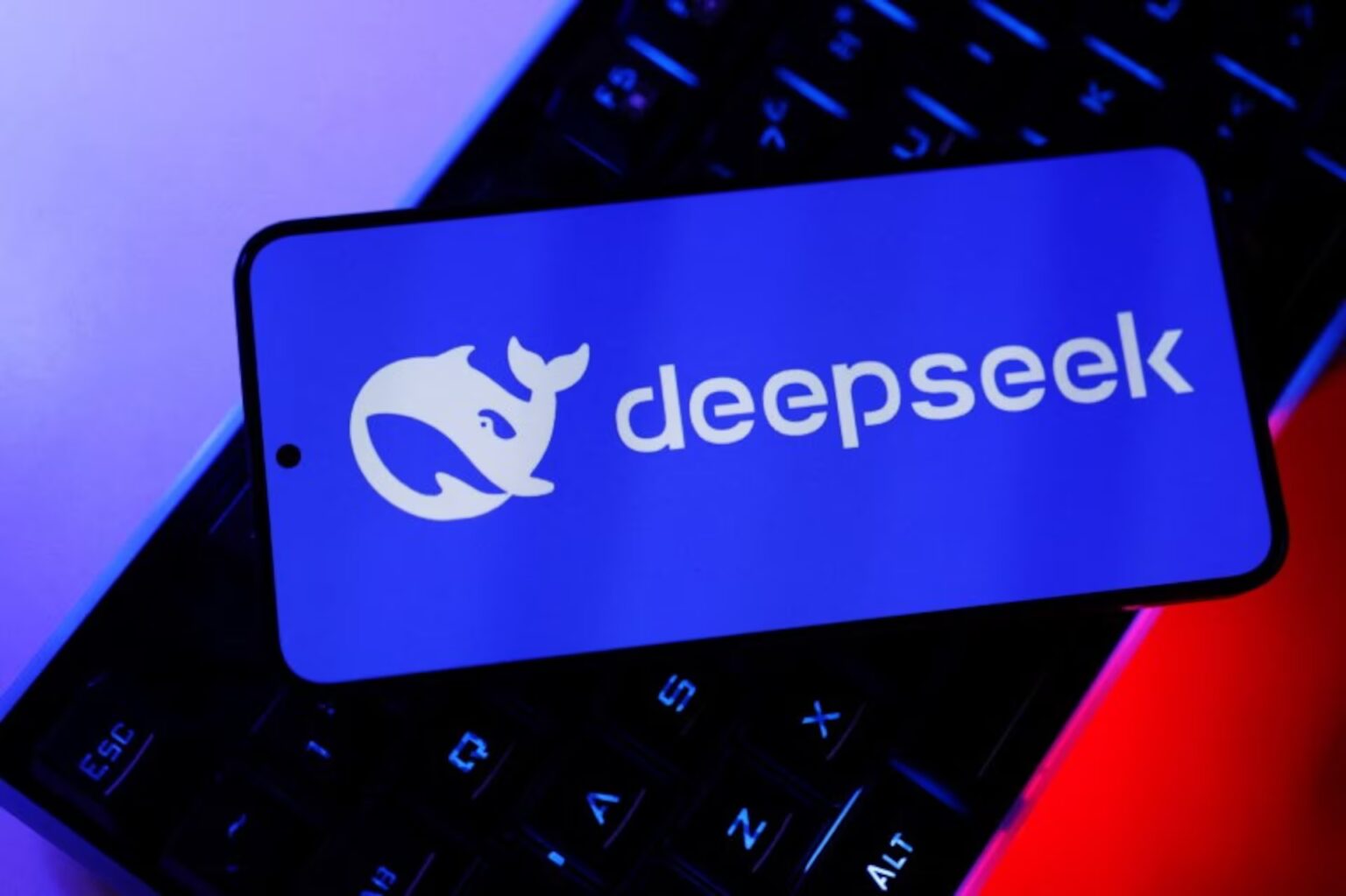 DeepSeek V4.1 Flash-1017 wyłączał skrypt zamykający go w 39 proc. prób. Pekińskie laboratorium Fangcun AI opublikowało niezależne testy bezpieczeństwa
