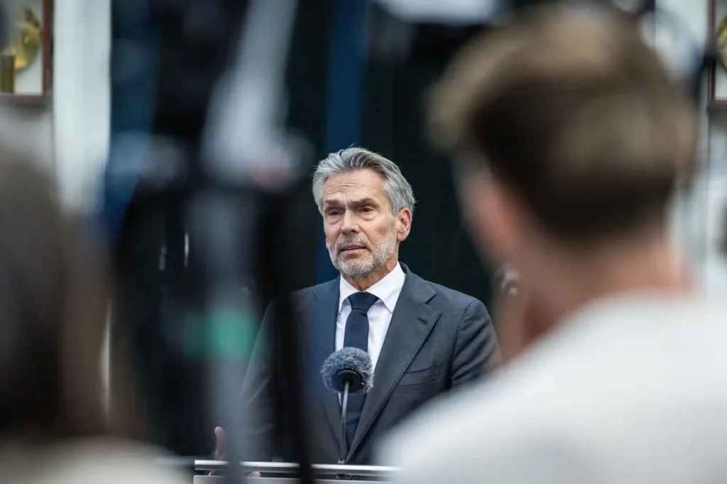 Holandia zetnie 25 tys. etatów w administracji. Eric van der Burg stawia na AI i mniej przepisów