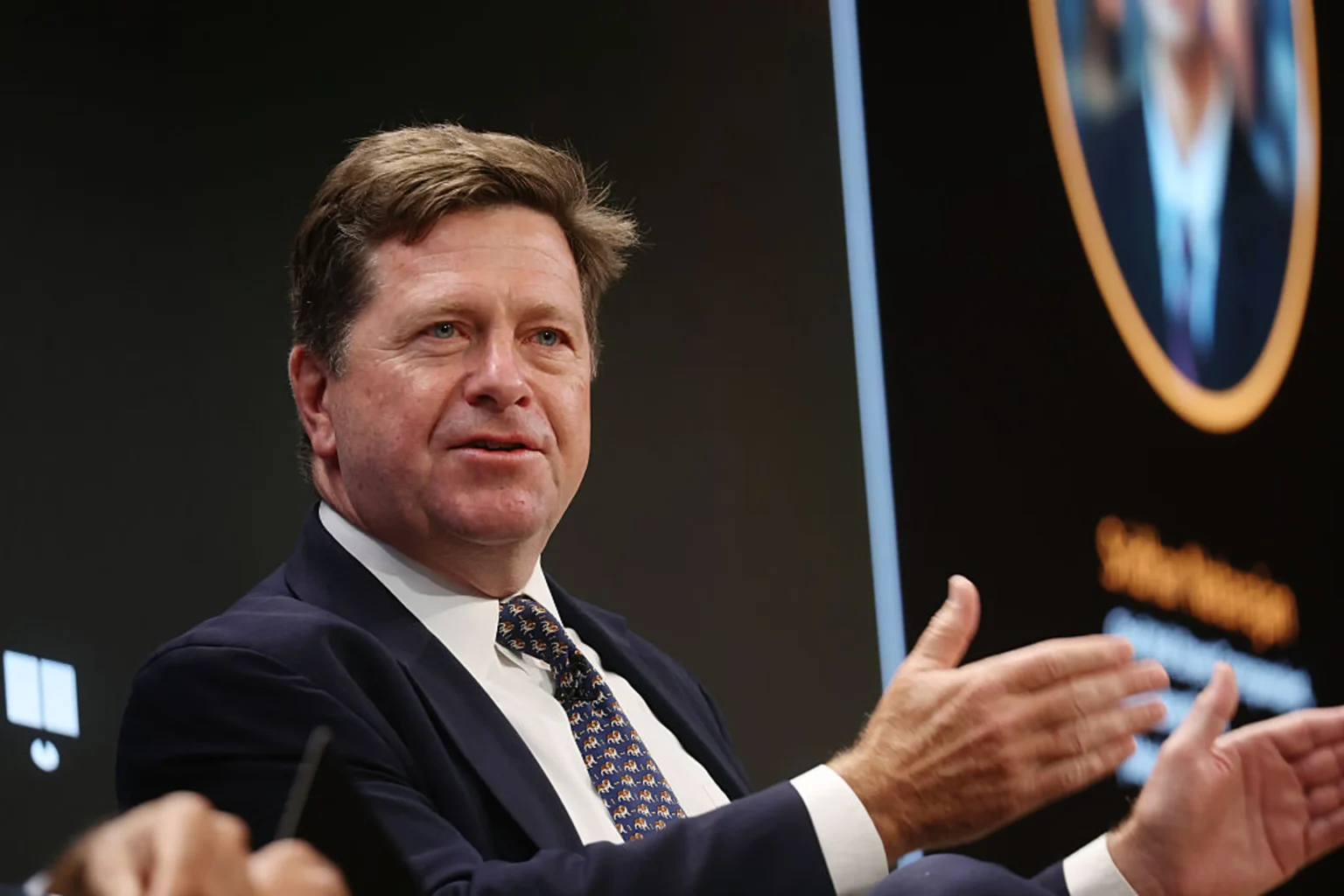 Jay Clayton, szef amerykańskiego wywiadu, ma zostać carem AI w administracji Donalda Trumpa Jay Clayton, szef amerykańskiego wywiadu, ma zostać carem AI w administracji Donalda Trumpa