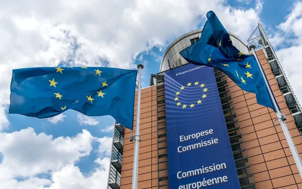 Rada UE chce pozwolić na trenowanie AI na danych osobowych bez pytania o zgodę. Max Schrems: to cyfrowe wywłaszczenie Europejczyków