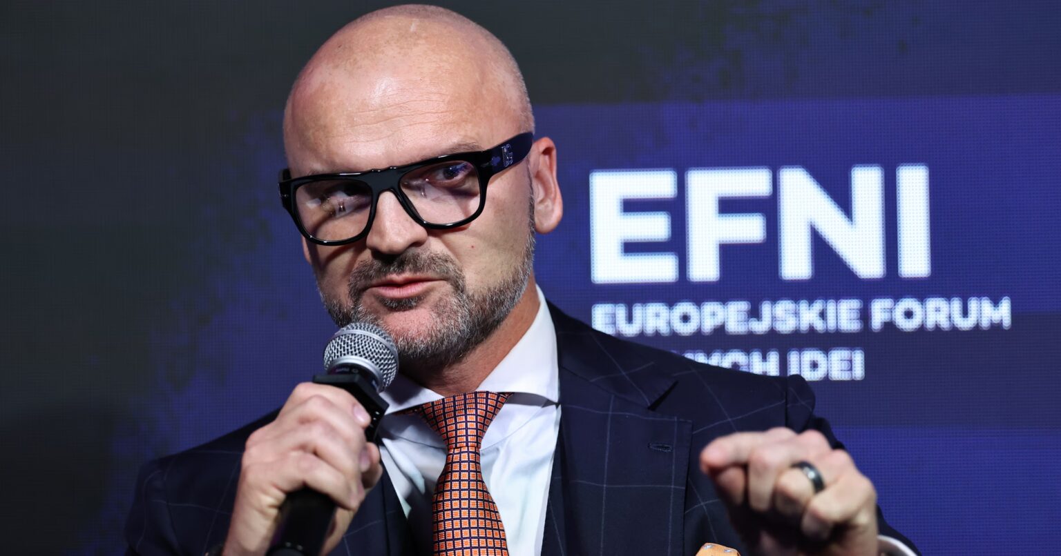 Rafał Brzoska: politycy są „kompletnie niegotowi” na AI. Część liczb z panelu Forum Idee dla Polski nie wytrzymuje weryfikacji