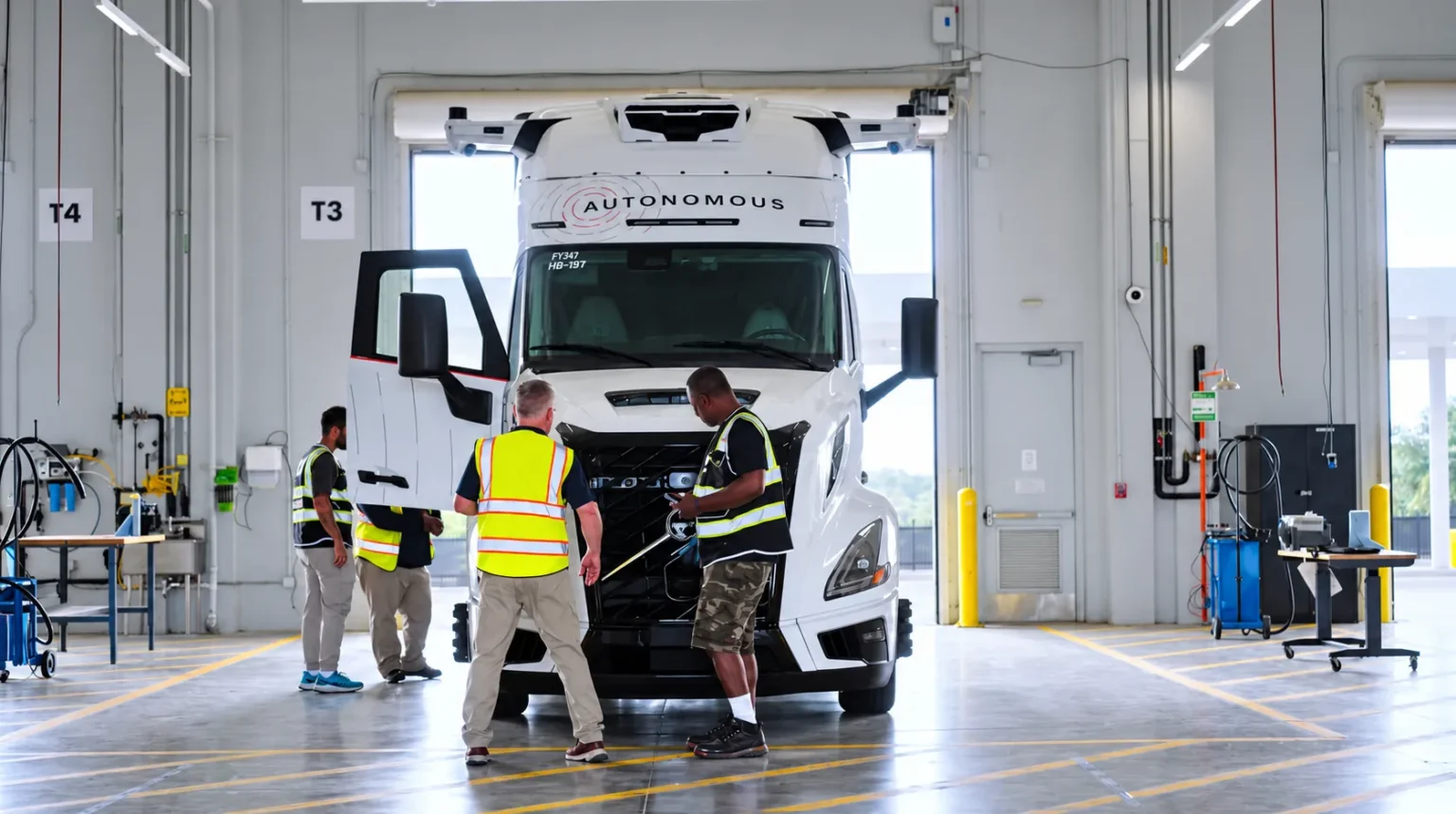 Volvo VNL Autonomous z systemem Waabi Driver wozi ładunki klientów Warp między Dallas a Houston